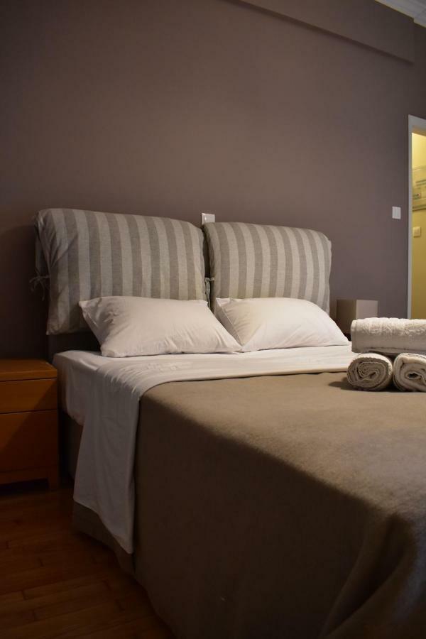 Chic Central Apartment In Evangelismos Metro Station Athens Luaran gambar