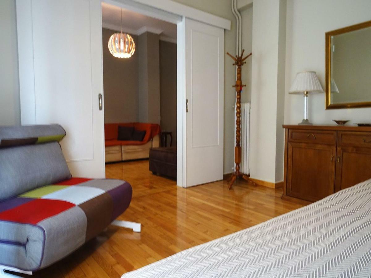 Chic Central Apartment In Evangelismos Metro Station Athens Luaran gambar