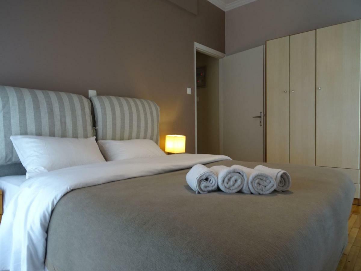 Chic Central Apartment In Evangelismos Metro Station Athens Luaran gambar